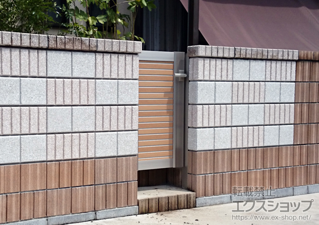 群馬県太田市のの門扉 ルシアス門扉CW02型 横目隠し 片開き 複合カラー 門柱使用 施工例