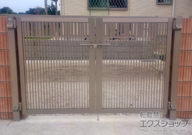 千葉県四街道市のの門扉 プレスタ門扉 2型 細たて桟 両開き 柱使用 施工例