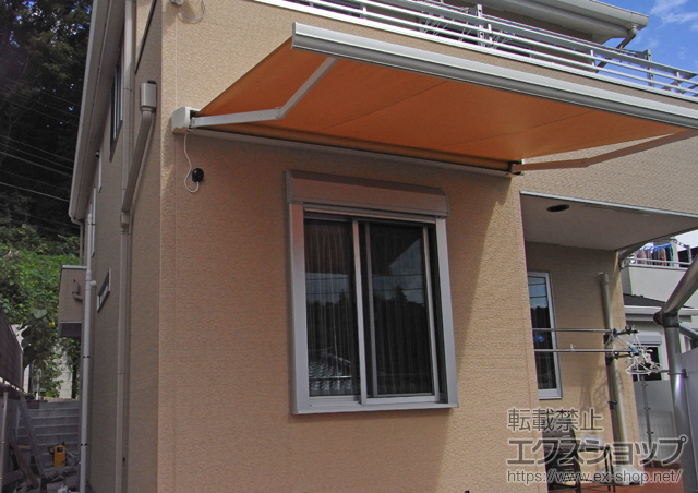 東京都町田市のLIXIL リクシル（トステム）のオーニング・日よけ 彩風C型 電動(リモコン)式 施工例