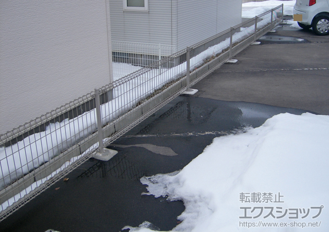 北海道亀田郡七飯町ののフェンス・柵 メッシュフェンスM0 間仕切りタイプ 施工例