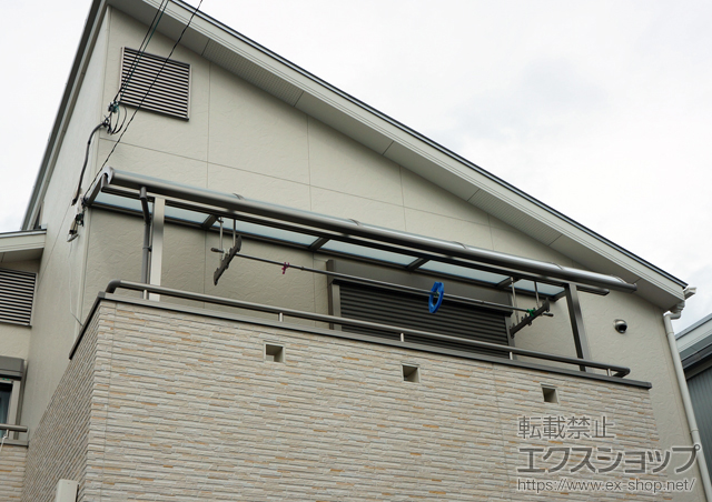 兵庫県神戸市のLIXIL リクシル（トステム）のバルコニー・ベランダ屋根 ライザーテラスII R型 屋根タイプ 単体 積雪〜20cm対応+吊り下げ物干し 施工例