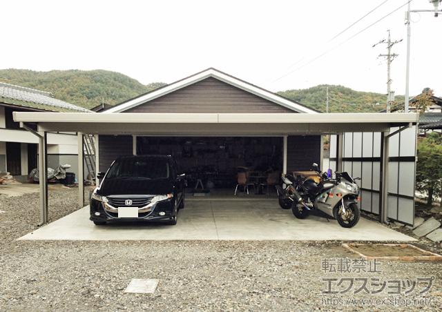 長野県茅野市のLIXIL リクシル（トステム）のカーポート テリオスポートIII 1500 3台用 角柱4本柱仕様 積雪〜50cm対応＋サイドパネル 施工例