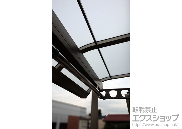 東京都練馬区のLIXIL リクシル（トステム）のバルコニー・ベランダ屋根 ライザーテラスII R型 屋根タイプ 単体 積雪〜20cm対応 施工例