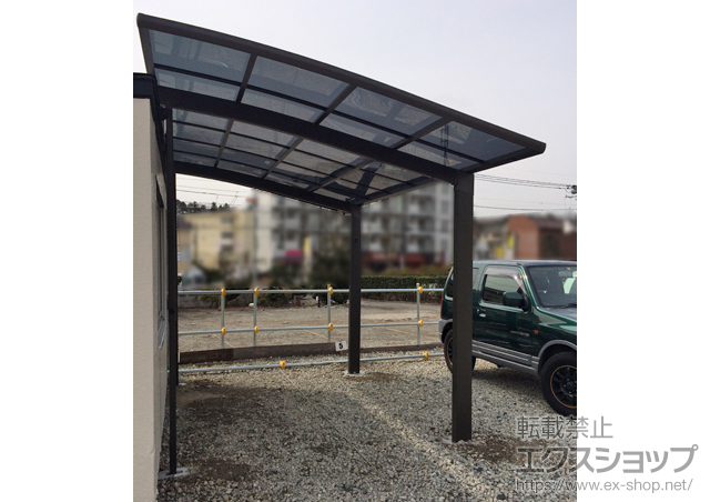 東京都町田市のLIXIL リクシル（トステム）のカーポート カーブポートシグマIII 積雪〜20cm対応＋着脱式サポート（1本入り） 施工例