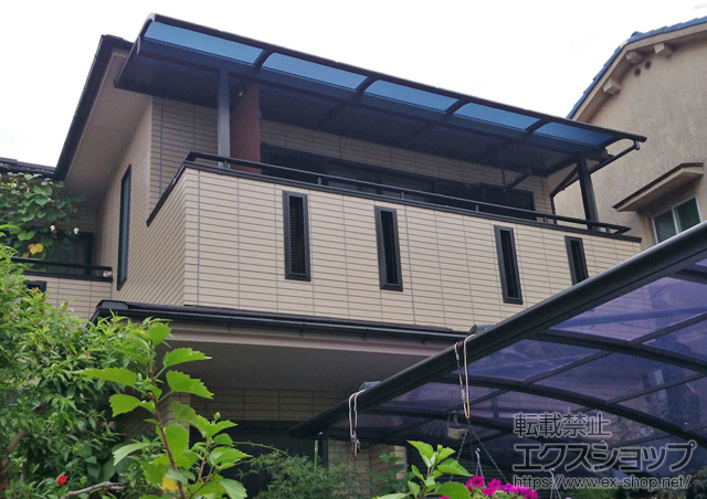 大阪府堺市ののバルコニー・ベランダ屋根 ヴェクターテラス R型 屋根タイプ 単体 積雪〜20cm対応+吊り下げ式物干し 標準 2本入 施工例