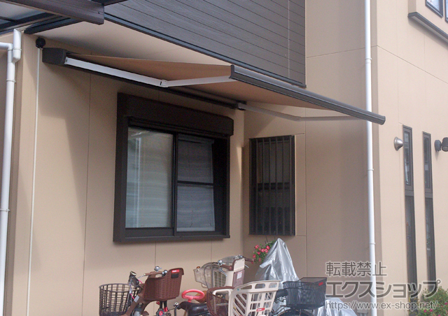 兵庫県伊丹市のLIXIL リクシル（トステム）のオーニング・日よけ 彩風C型 電動リモコン式 施工例