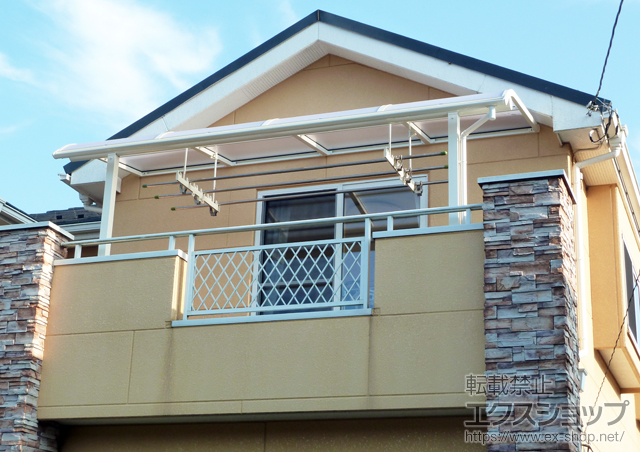 茨城県下妻市ののバルコニー・ベランダ屋根 ヴェクターテラス R型 屋根タイプ 単体 積雪〜20cm対応+吊り下げ物干し ワイド 標準2本入り 施工例