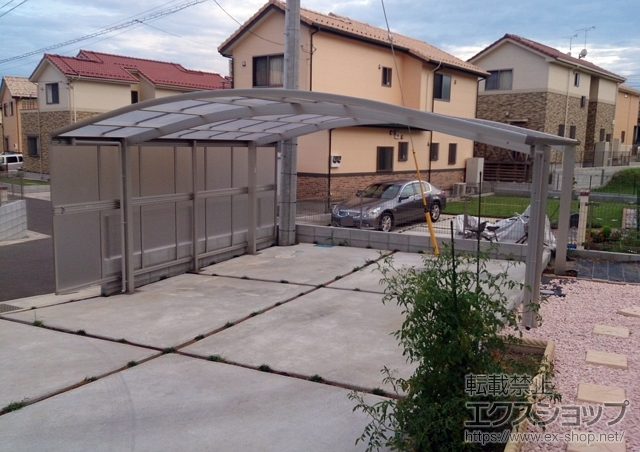 埼玉県春日部市ののカーポート レイナツインポートグラン　積雪〜20cm対応+サイドパネル 施工例