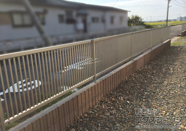 山形県酒田市ののフェンス・柵 エクスラインフェンス13型 自由柱 施工例