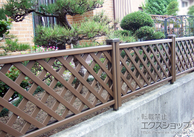 静岡県掛川市ののフェンス・柵 ステイウッドフェンスM1型 間仕切りタイプ 施工例