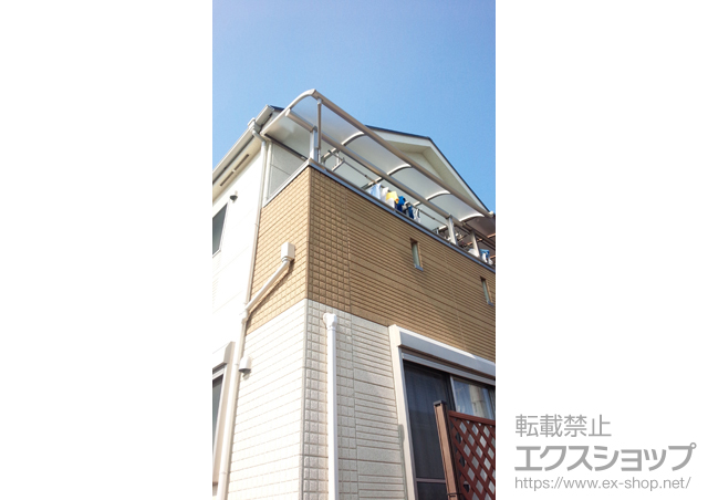 埼玉県越谷市ののテラス屋根 プレシオステラス R型 屋根タイプ 単体 積雪〜20cm対応+吊り下げ物干し 標準2本入り 施工例