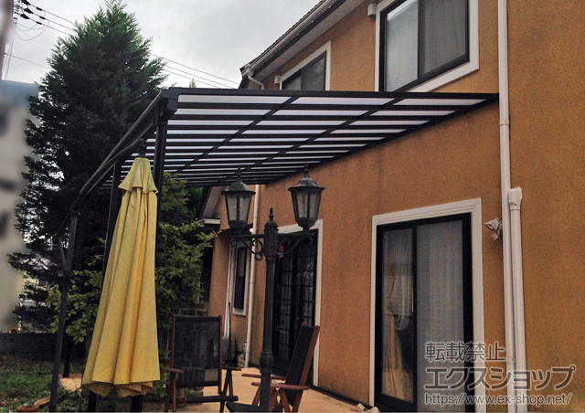 兵庫県相生市のLIXIL リクシル（トステム）のテラス屋根 ライザーテラスII F型 テラスタイプ 連棟 積雪〜20cm対応 施工例