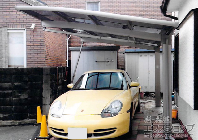 神奈川県横浜市のLIXIL リクシル（トステム）のカーポート カーブポートシグマIII 積雪〜20cm対応+標準用 収納式サポート(1本入り) 施工例