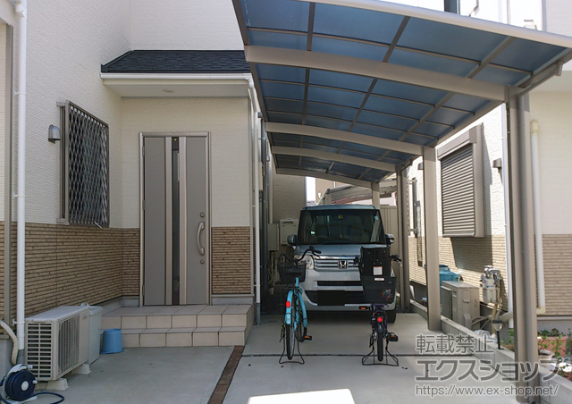 大阪府東大阪市のLIXIL リクシル（トステム）のカーポート カーブポートシグマIII 縦連棟 積雪〜20cm対応 施工例