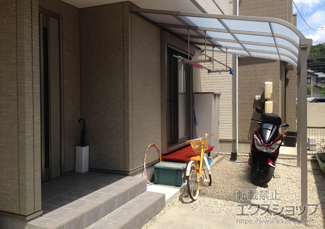 愛知県額田郡幸田町のLIXIL リクシル（トステム）のテラス屋根 ライザーテラスII R型 テラスタイプ 単体 積雪〜20cm対応 施工例