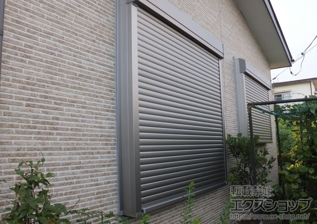 栃木県宇都宮市のLIXIL リクシル（トステム）の窓シャッター リフォームシャッター クワトロ 手動式 施工例