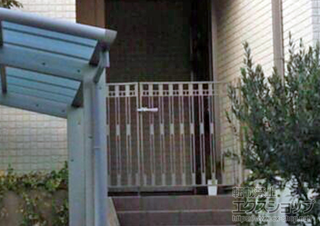 東京都町田市のの門扉 アプローチ ルナ VE型 親子開き　吊元門柱使用 施工例