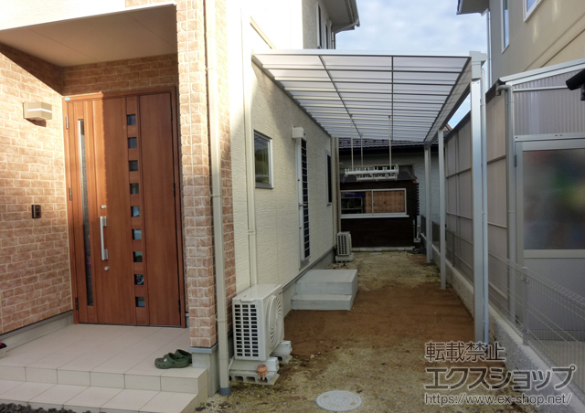 島根県出雲市のLIXIL リクシル（トステム）のテラス屋根 ライザーテラスII F型 1500 テラスタイプ 連棟 積雪〜50cm対応＋吊り下げ物干し 施工例