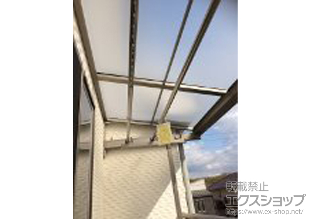 京都府木津川市のLIXIL リクシル（トステム）のバルコニー・ベランダ屋根 ライザーテラスII F型 屋根タイプ 単体 積雪〜20cm対応 施工例