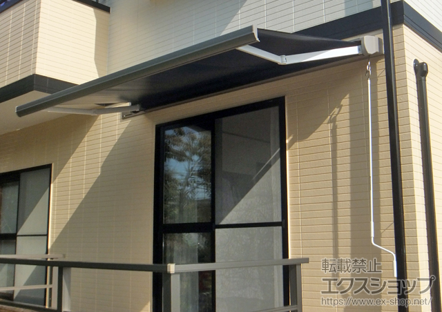 長野県塩尻市のLIXIL リクシル（トステム）のオーニング・日よけ 彩風C型 手動式 施工例