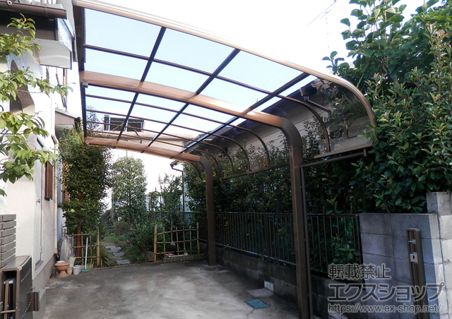 埼玉県川越市のLIXIL リクシル（トステム）のカーポート テールポートシグマIII 積雪〜20cm対応＋着脱式サポート（1本入り） 施工例