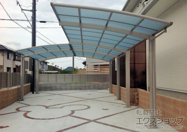 山口県山口市ののカーポート レイナポートグラン連棟+基本　積雪〜20cm対応＋基本用屋根ふき材補強部品（1セット）＋連棟用屋根ふき材補強部品（2セット） 施工例