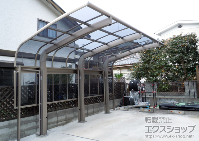 埼玉県熊谷市のLIXIL リクシル（トステム）のカーポート テールポートシグマIII 1500 積雪〜50cm対応＋着脱式サポート 1本入り×3セット＋サイドパネル 施工例