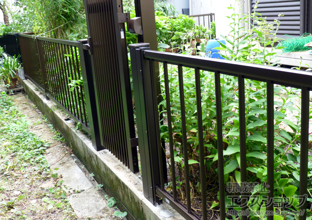 京都府八幡市ののフェンス・柵 レスティナフェンス21型 間仕切り柱 施工例