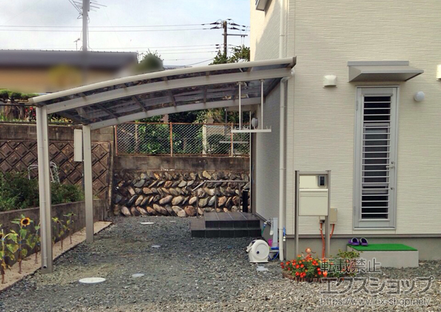 福島県いわき市ののカーポート レイナベーカポートグラン　積雪〜20cm対応＋吊り下げ式物干し 標準(２本入り) 施工例