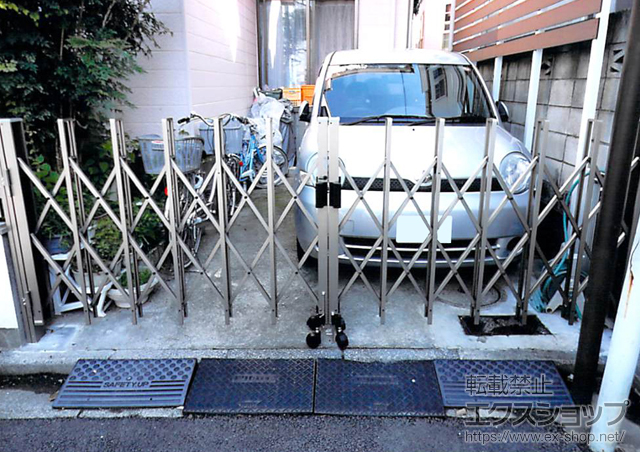 東京都狛江市ののカーポート トリップゲート RA型 ノンレール 両開き 36W 施工例