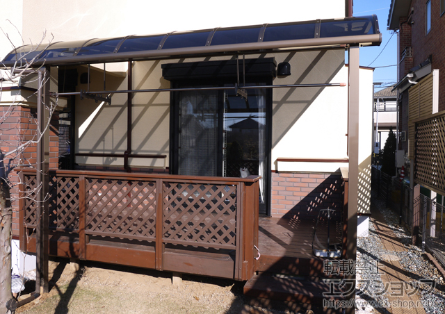 茨城県牛久市のLIXIL リクシル（トステム）のテラス屋根 ライザーテラスII R型 テラスタイプ 単体 積雪〜20cm対応＋吊り下げ物干し 施工例