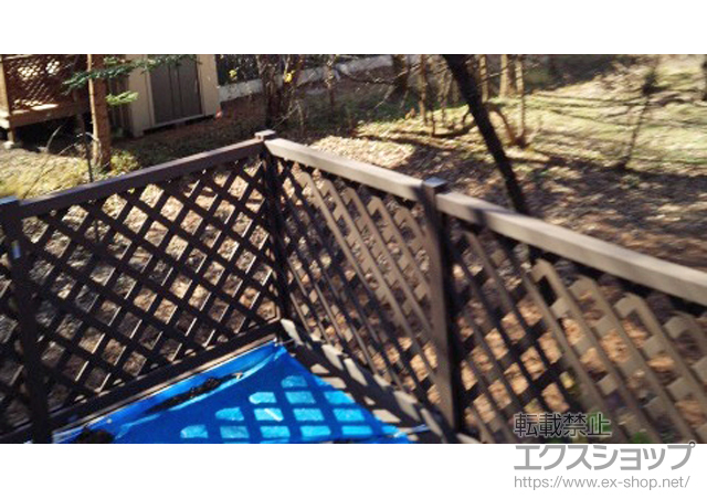 長野県北佐久郡軽井沢町ののウッドデッキ リウッドデッキ 200＋リウッドステップ5型 Lタイプ(4段)＋リウッドデッキフェンス2型<ラチス格子>＋リウッドデッキ門扉2型＜ラチス格子＞ 施工例