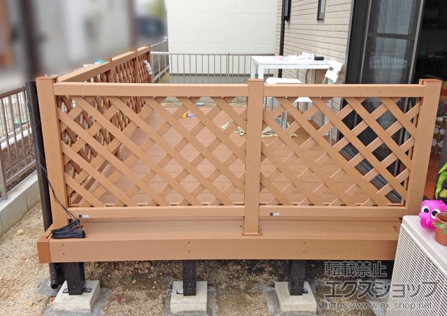 愛知県豊田市ののウッドデッキ リウッドデッキ 200＋リウッドデッキフェンス2型<ラチス格子> 施工例