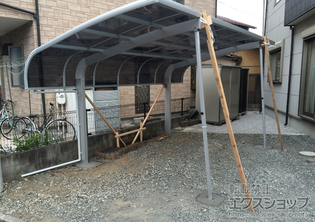 埼玉県飯能市のLIXIL リクシル（トステム）のカーポート テールポートシグマIII 積雪〜20cm対応＋着脱式サポート 標準(1本入り) 施工例