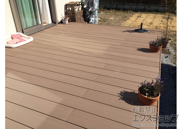 神奈川県横浜市のLIXIL リクシル（トステム）のウッドデッキ レストステージ 幕板納まり＋独立ステップ 施工例