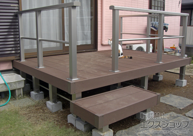 茨城県日立市ののウッドデッキ リウッドデッキ 200＋独立式リウッドステップ2型　1セット＋シンプルモダンデッキフェンス8型＜横格子1本タイプ＞ 施工例