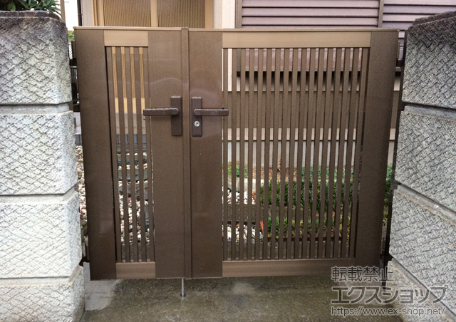 神奈川県横浜市のの門扉 ライシス門扉 2型 細たて桟 両開き親子 柱使用 施工例