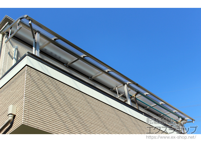東京都小平市ののバルコニー・ベランダ屋根 プレシオステラス R型 屋根タイプ 連棟 積雪〜20cm対応＋吊り下げ式物干し 施工例