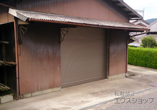 三重県名張市のLIXIL リクシル（トステム）のガレージシャッター ガレージシャッタークワトロ 電動式 内部付タイプ 施工例