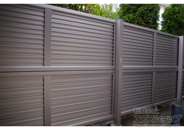 神奈川県中郡二宮町ののフェンス・柵 レスティナフェンス7型 横目隠し 2段支柱＜自立建て用＞ 施工例