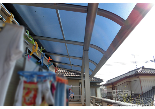 埼玉県上尾市ののバルコニー・ベランダ屋根 プレシオステラス R型 屋根タイプ 連棟 積雪〜20cm対応 施工例