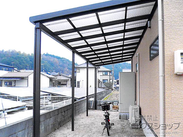 山口県岩国市のLIXIL リクシル（トステム）のテラス屋根 ナーラテラス テラスタイプ 三連棟 積雪〜20cm対応 施工例