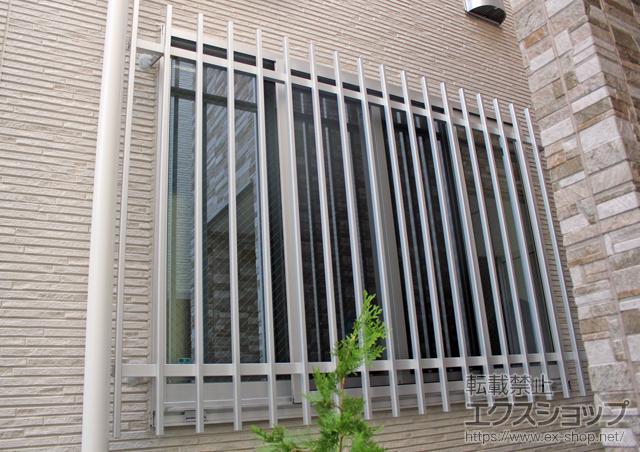 神奈川県横浜市のLIXIL リクシル（トステム）の面格子・窓格子 アルミ面格子 A型 施工例