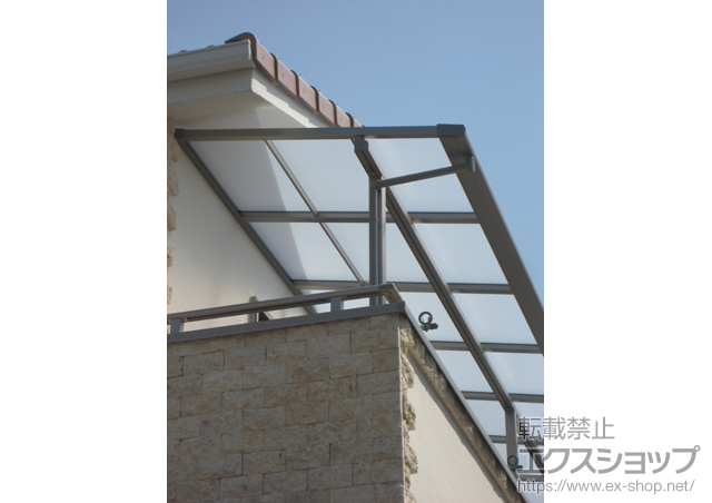 大阪府池田市のLIXIL リクシル（トステム）のバルコニー・ベランダ屋根 ライザーテラスII F型 屋根タイプ 連棟 積雪〜20cm対応 施工例