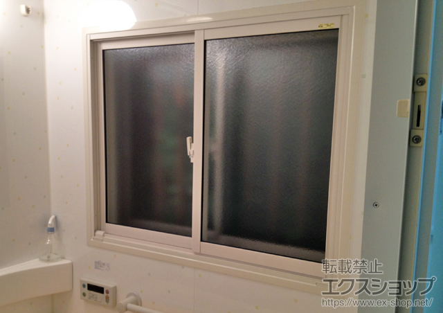 福岡県宗像市のの玄関ドア、二重窓（内窓） インプラス(ダストバリア)引き違い窓(浴室仕様) ユニットバス納まり(Bタイプ)2枚建て 施工例