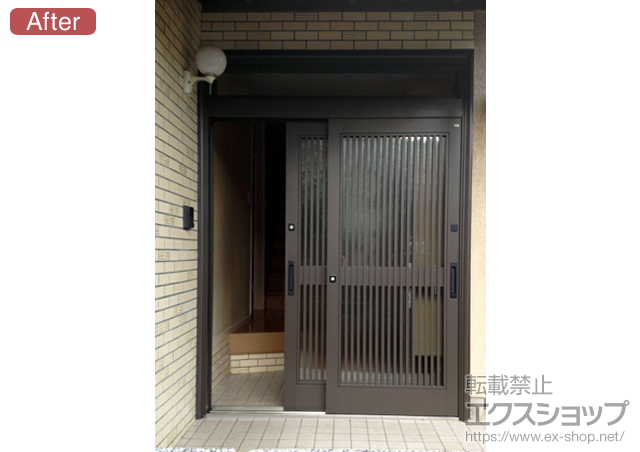 福岡県宗像市のLIXIL リクシル（トステム）の玄関ドア リシェント玄関引戸 PG仕様2枚建戸ランマ付11型(千本格子) 施工例