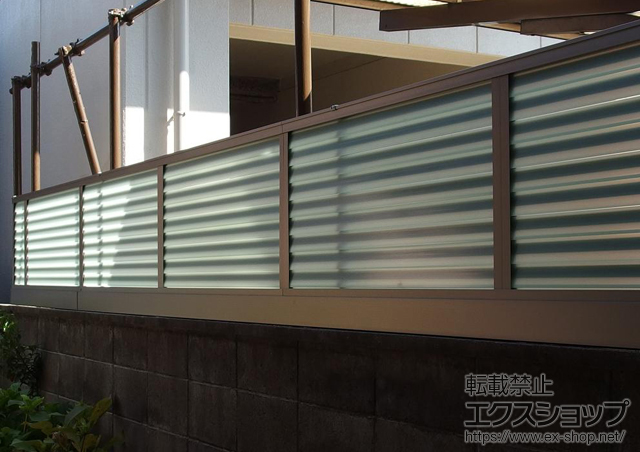 奈良県桜井市ののフェンス・柵 プレスタフェンス 8S型 採光ルーバー フリーポールタイプ 施工例