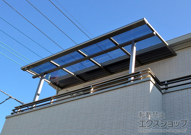 埼玉県上尾市のLIXIL リクシル（トステム）のバルコニー・ベランダ屋根 ライザーテラスII F型 屋根タイプ 単体 積雪〜20cm対応 施工例