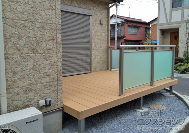 埼玉県吉川市ののウッドデッキ リウッドデッキ 200＋シンプルモダンデッキフェンス5型<ポリカーボネートパネル> 施工例