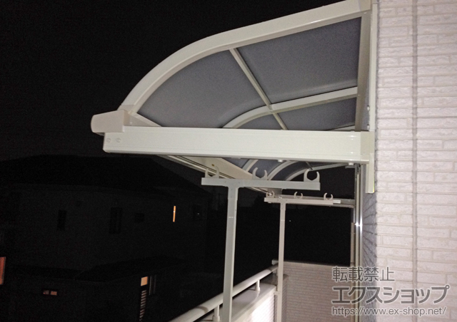 東京都三鷹市のLIXIL リクシル（トステム）のバルコニー・ベランダ屋根 ライザーテラスII R型 ルーフタイプ 単体 積雪〜20cm対応 施工例